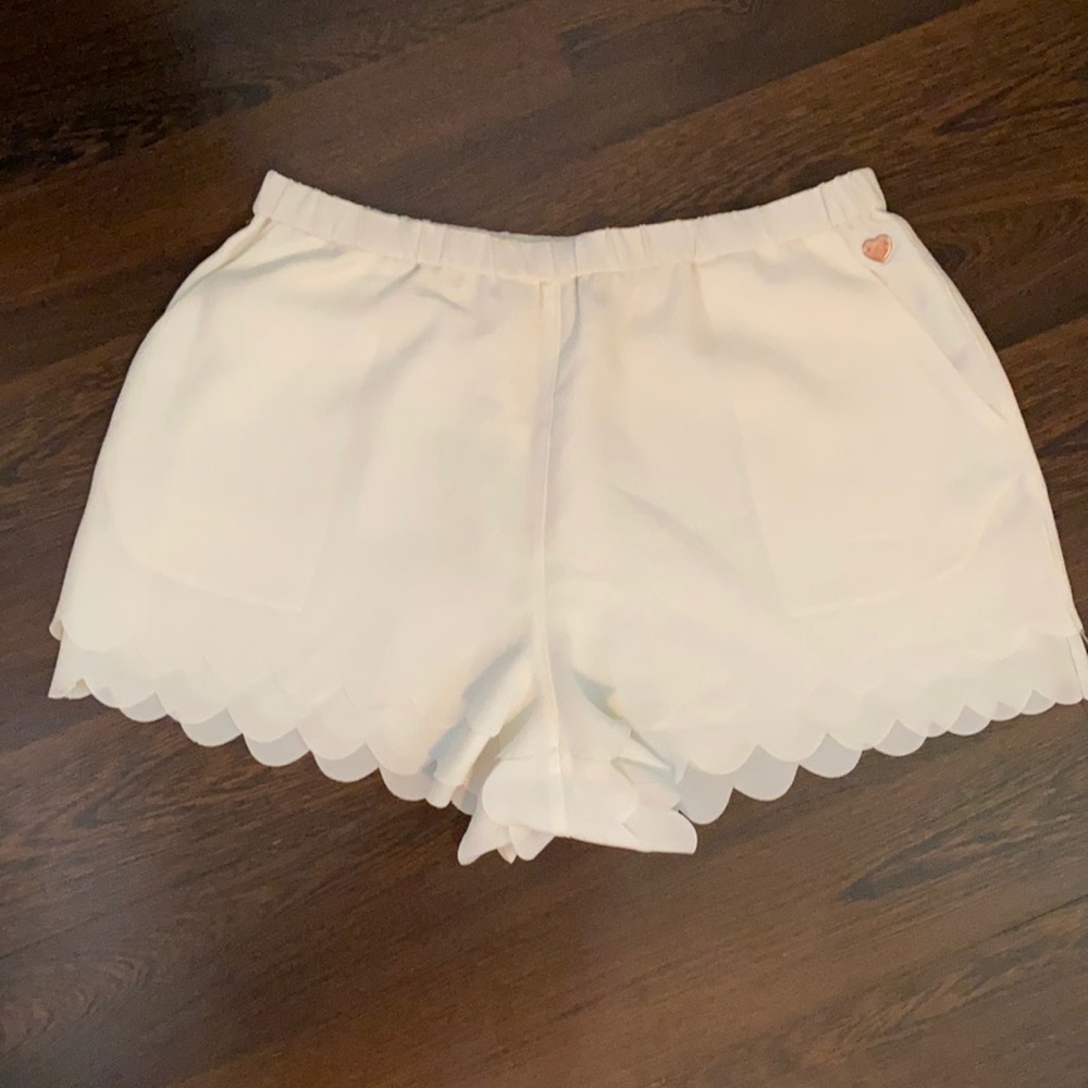Cream size M fabric shorts